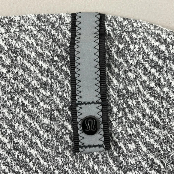 Lululemon Women's Scarf Vest Grey Snaps Arm Holes - Picture 9 of 9